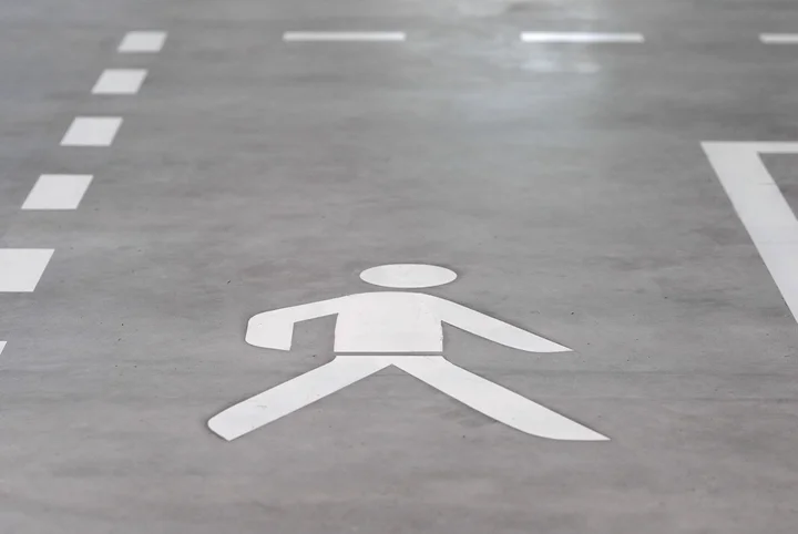 Fußgänger Piktogramm als Symbol für die abwechslungsreichen Einstiegsmöglichkeiten bei AVENTUS