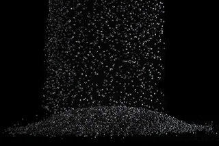 Free flowing black plastic granules