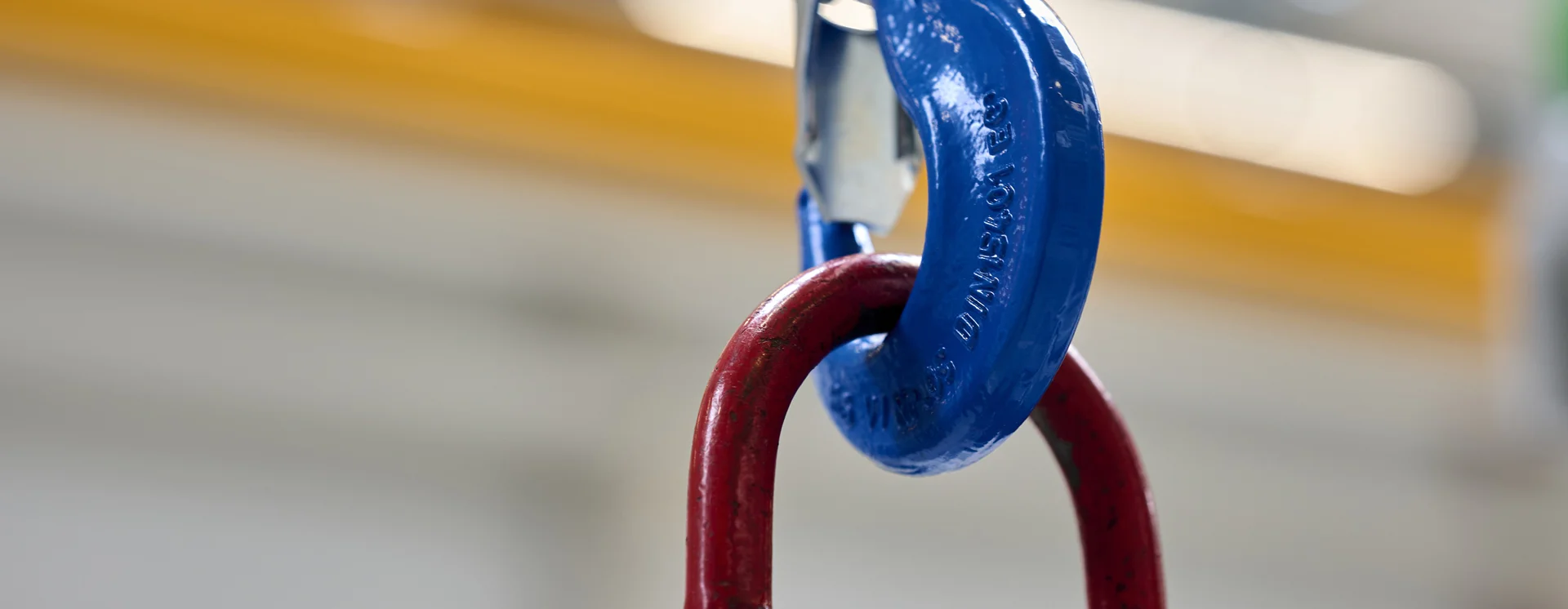 schlinghaken-als-symbol-fuer-zuverlaesslichkeit Schlinghaken als Symbol für Zuverlässlichkeit